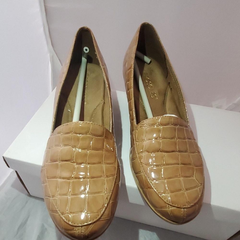 Aerosoles True Match Tan Croco slip wedge slip on